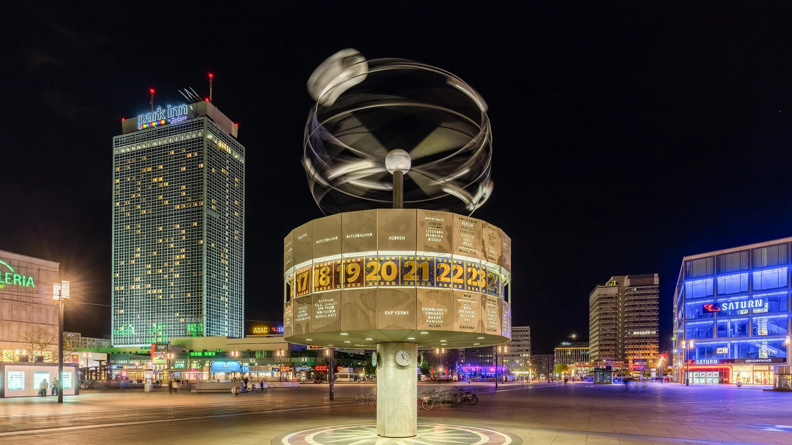 Urania-wereldklok op de Alexanderplatz in Berlijn